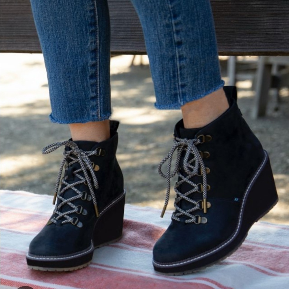 TOMS Women’s Water Resistant Winter Rubber Sole Lace Up Wedge Boots Size 11 New